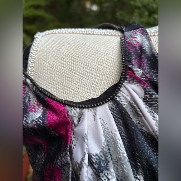 Bisou Bisou One Shoulder Top Abstract Print; Small;Sexy key hole & side zipper - Picture 4 of 5